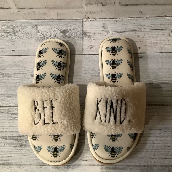 Rae Dunn Like New Bee Kind M Slippers - Picture 1 of 3